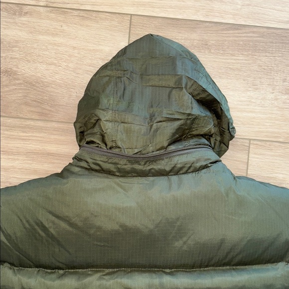 GAP Men’s Green Quilted Puffer Vest – Size Large – Like New - Picture 8 of 8